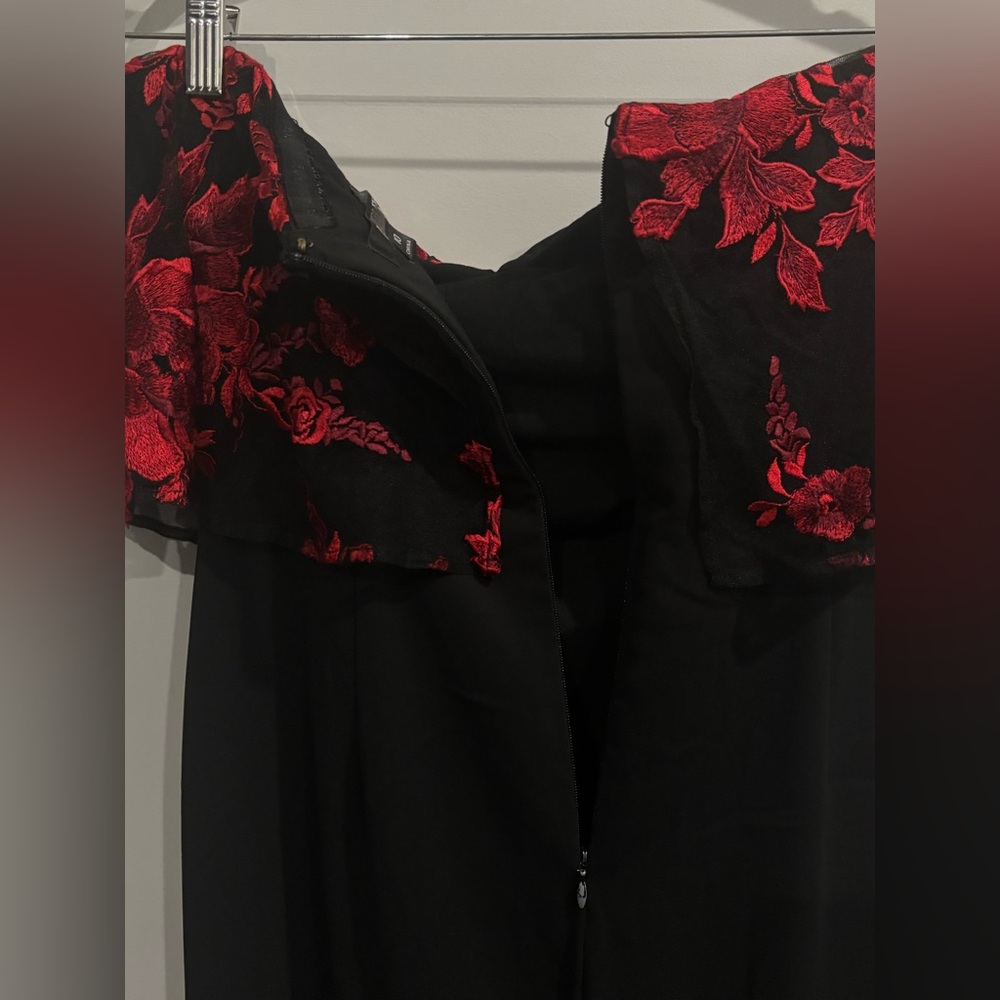 Badgley Mischka Floral Popover Black Gown - Picture 10 of 11